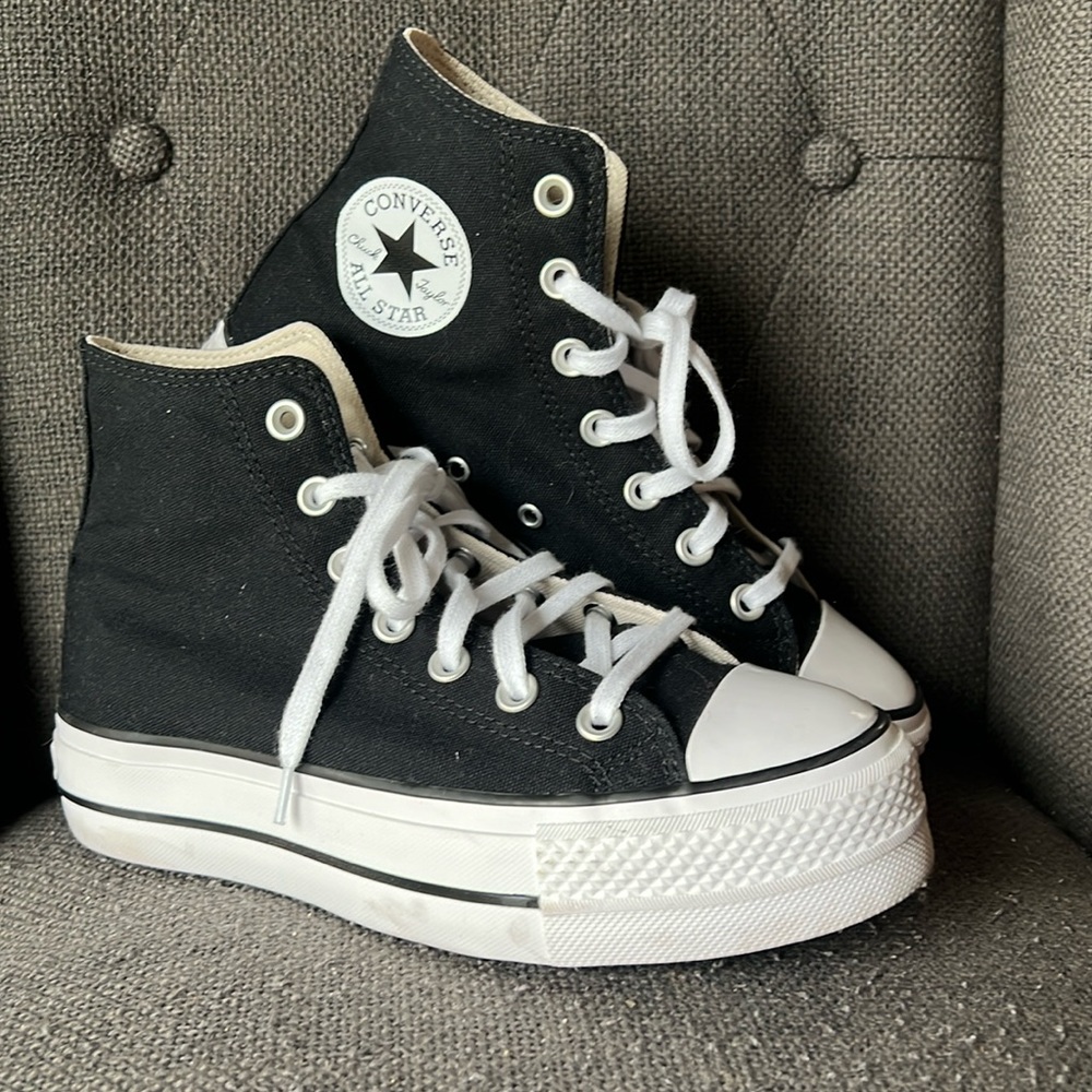 Converse Chuck Taylor platform
